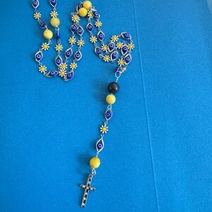 Blue eye and yellow daisy rosary
